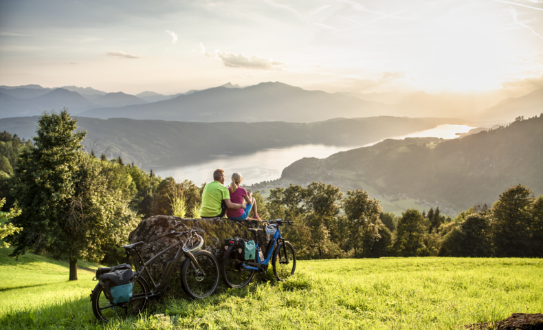 Radfahren auf der Millstätter Alpe bei Sonnenuntergang © Uwe Geissler_MBN Tourismus