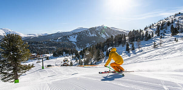Skifahren auf der Turracher Höhe bei Sonnenschein © Christoph Rossmann_MBN Tourismus
