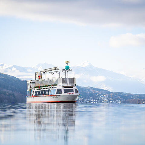 Winterschifffahrt über den Millstätter See im Advent
