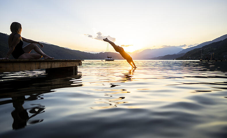 Baden im Millstätter See bei Sonnenuntergang © Gert Perauer_MBN Tourismus Baden im Millstätter See bei Sonnenuntergang © Gert Perauer_MBN Tourismus