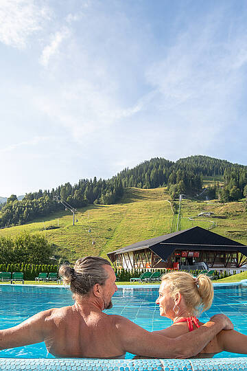 Ausblick vom Außenbecken im Thermal Römerbad © BRM - Mathias Prägant