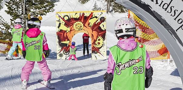 Kinder haben Spaß auf der Turracher Höhe Kinder auf der Kidsslope auf der Turracher Höhe