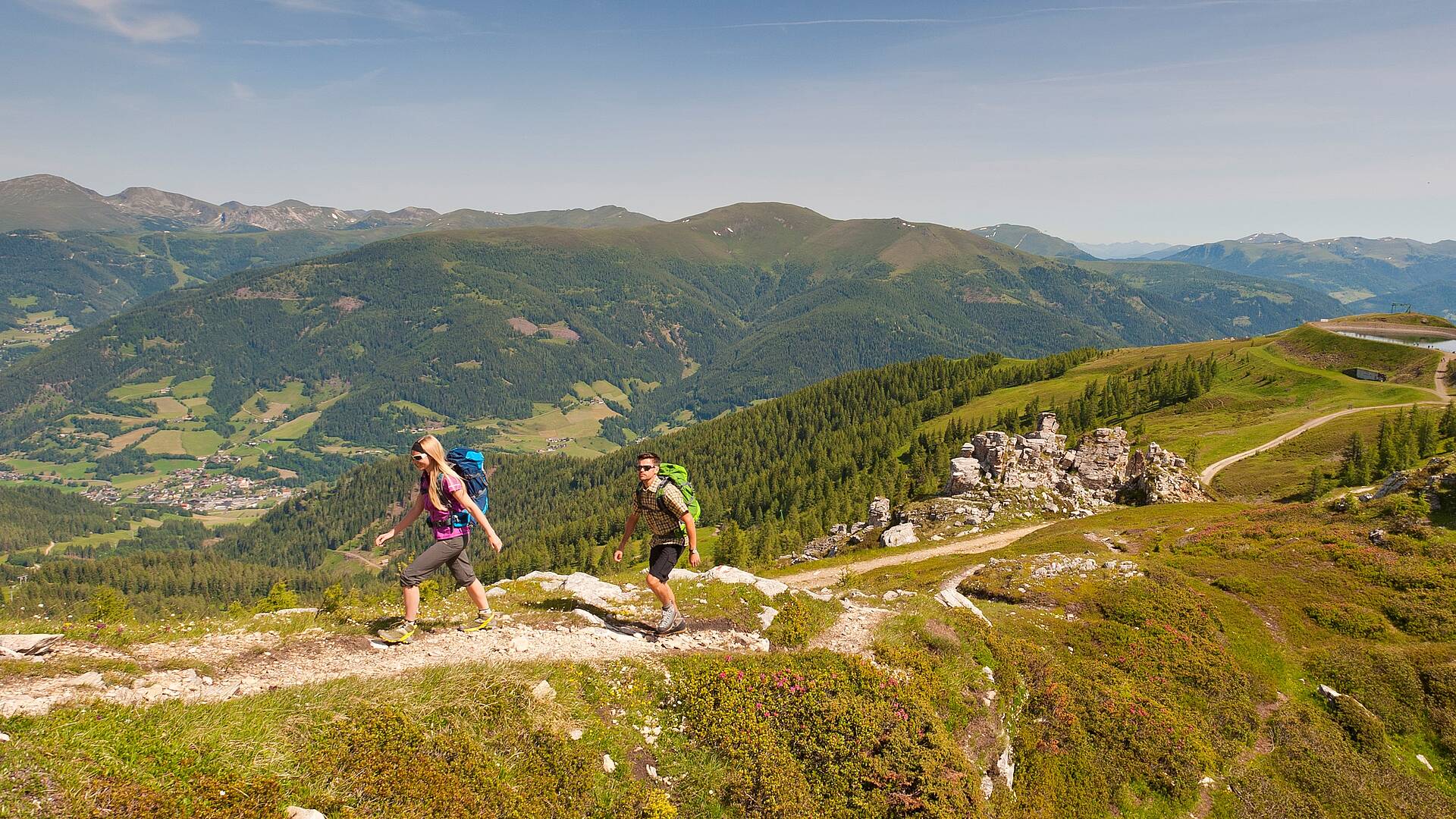 Ein Sonnenuntergang über den Gipfeln entlang des Alpe Adria Trails © Franz Gerdl_Kärnten Werbung