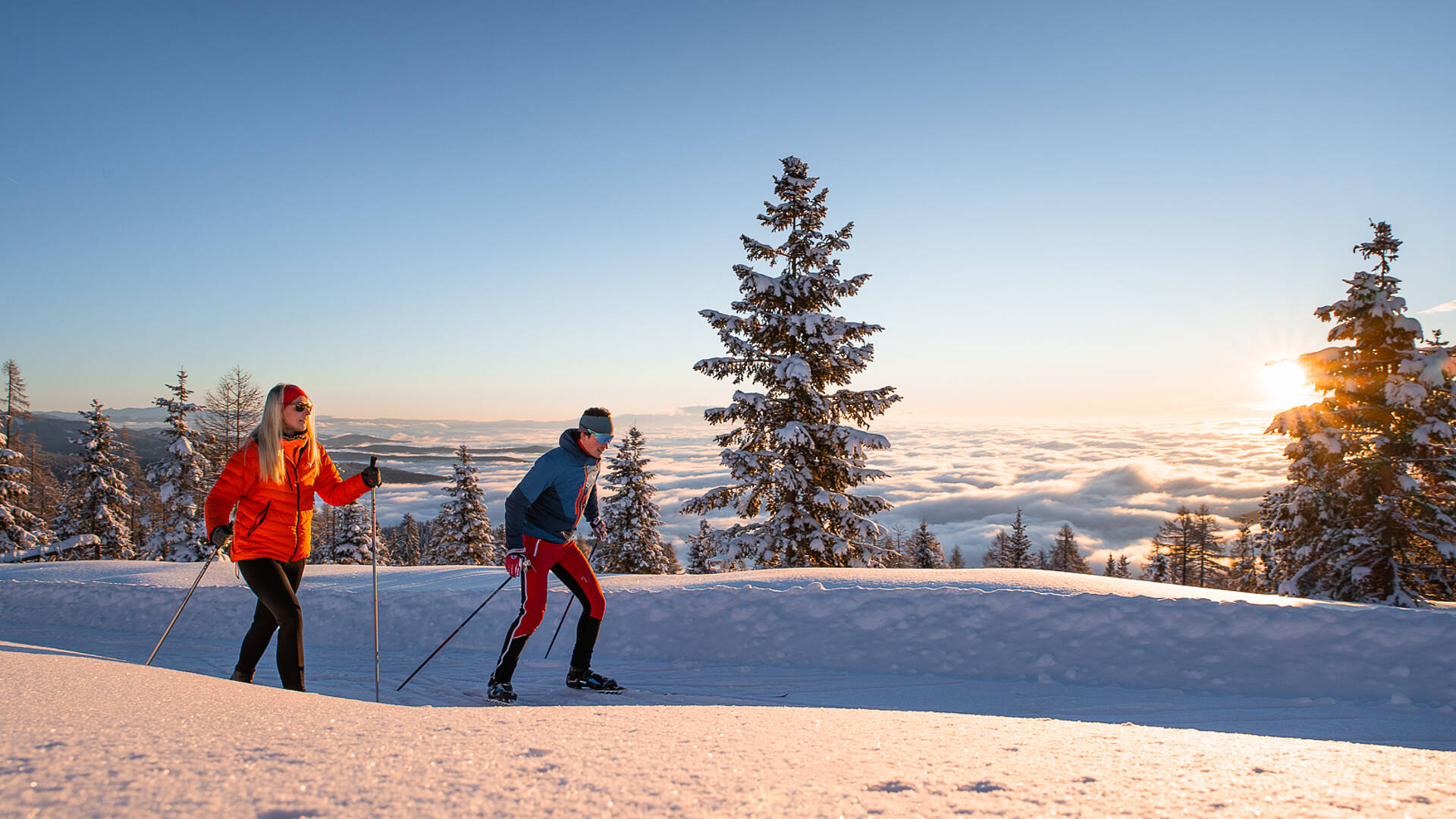 Langlaufen auf der Hochrindl bei Sonnenaufgang© Christoph Rossmann_MBN Tourismus
