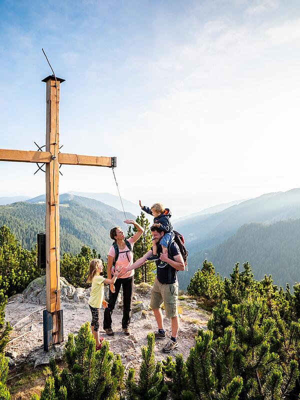 Familienwanderung auf 1. Gipfel, Arkerkopf© Gert Perauer_MBN Tourismus