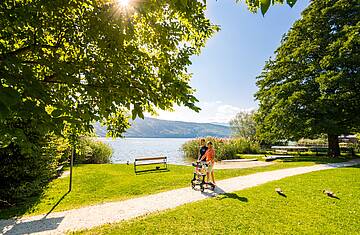 Ein kinderwagenfreundlicher Spaziergang auf der barrierefreien Bergpromenade Brunnach © Michael Stabentheiner_Kärnten Werbung