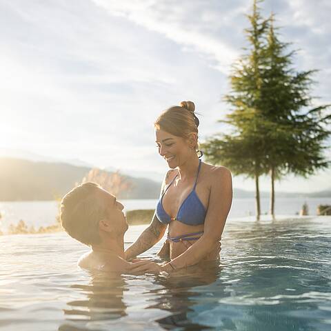 Sportliche Aktivitäten rund um das Badehaus in Millstatt, wie Schwimmen und Stand-Up-Paddling © Gert Perauer_Badehaus Millstätter See